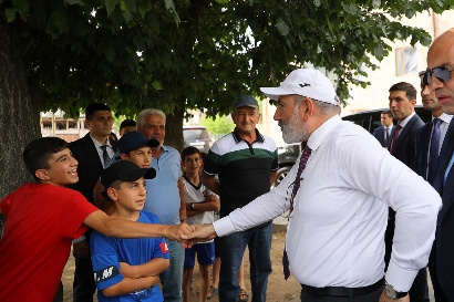 Փաշինյանն այցելել է Արագածոտնի մարզ, ծանոթացել 2023 թվականին իրականացված աշխատանքներին և ընթացքի մեջ գտվող ծրագրերին