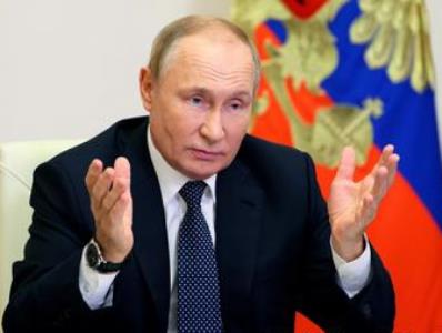 Путин подписал закон о лишении депутатских мандатов при несогласованных выездах за рубеж