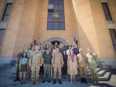 ԱՄՆ դեսպանը Վազգեն Սարգսյանի անվան ռազմական ակադեմիայում մասնակցել է «Կանանց ինտեգրումը ԶՈՒ-ում» թեմայով աշխատարանին