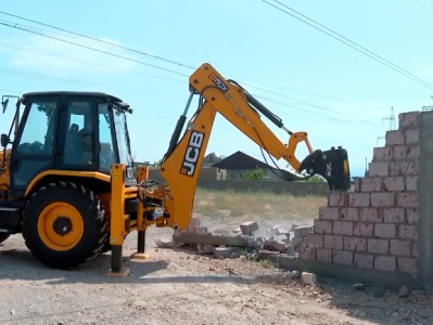 Աջափնյակ վարչական շրջանում առանց հողօգտագործման իրավունքի ապօրինի շինություններ են քանդվել (վիդեո)
