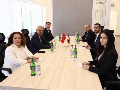 Rubinyan, Kilic agree to assess technical requirements for functioning of Armenia-Turkey railroad border gate