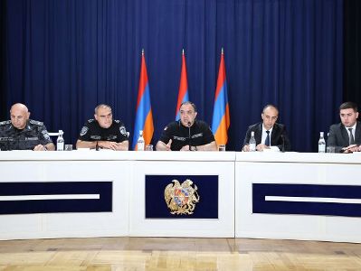 ՆԳ նախարարն խորհրդակցություն է անցկացրել Երևան քաղաքի վարչության և ենթակա ստորաբաժանումների ծառայողների հետ
