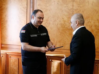 ՆԳ նախարարը պատվոգրեր է հանձնել «Շանթ» հեռուստաընկերության տնօրինությանն ու «Կախվածություն» հեռուստասերիալի անձնակազմին