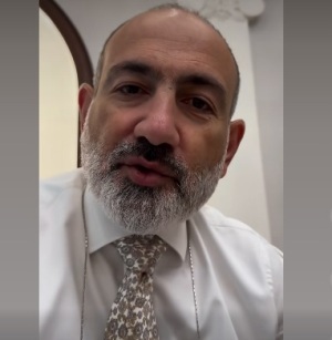 «Շատ ֆունդամենտալ գործ է արված»․ Փաշինյանը ցույց է տվել Ակադեմիական քաղաքի 450 էջանոց մաստեր պլանի փաթեթը