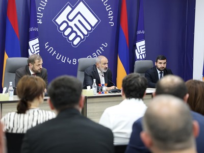 Пашинян провел заседание правящей в Армении партии