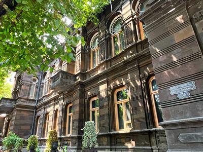 ԱՕԿՍ-ի շենքի տարածքում գործելու է ցուցասրահ, զարգացման արվեստանոց, «Red Book» և դասական սրճարաններ. մրցույթն ամփոփվել է