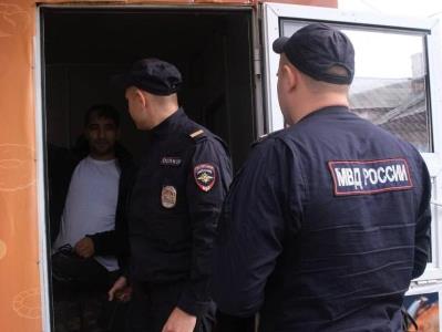 В Москве мигрантам раздали повестки в военкомат после рейдов