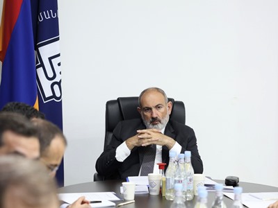 Пашинян провел заседание правящей партии
