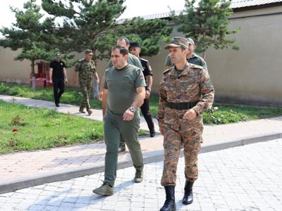 Министр обороны Армении посетил одно из армейских соединений