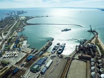 Украина нанесла удар по морскому порту «Кавказ»: Затонул паром