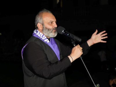Лидер движения «Во имя Родины» не исключил, что власти Армении могут отправиться в Баку