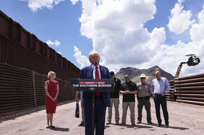 Trump gives speech near wall he had built on US-Mexico border