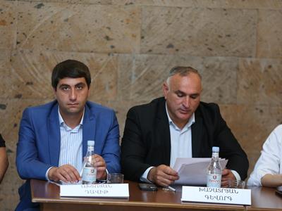 Փարաքարի ավագանու ՔՊ-ական անդամն առաջարկել է համայնքային հողն աճուրդով վաճառել, ու ինքն էլ գնել է․ Hetq