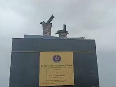 India national hero’s monument collapses