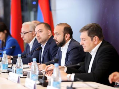 Во главе с Мирзояном обсуждены приоритетные вопросы внешнеполитической повестки Армении