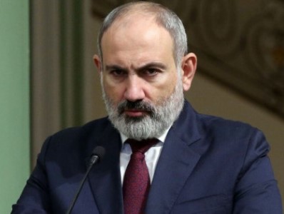 71-летний Альберт Арстамян признал, что бросил яблоко в Пашиняна, но не признает это хулиганством