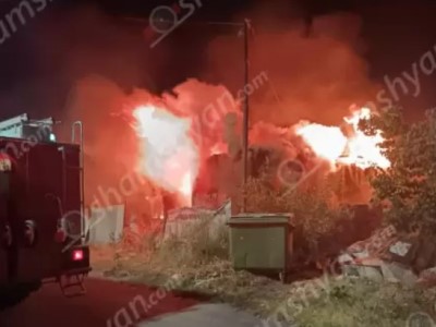 Крупный пожар в Нубарашене: огонь и дым видно за несколько сотен метров