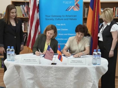 ՀՀ-ում ԱՄՆ դեսպան Քրիստինա Քվինը հանդիպել է Լեռնային Ղարաբաղից բռնի տեղահանված անձանց հետ
