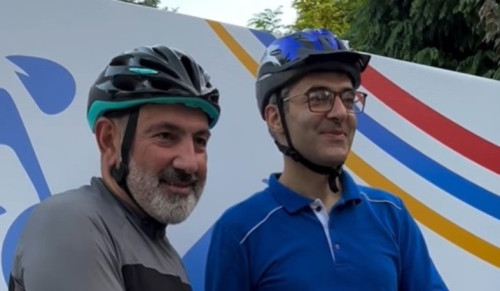 Փաշինյանը հանձնել է «Սևանի շուրջը» հեծանվային արշավի հավաստագրերը