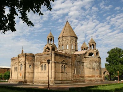 Այսօր Ս. Ստեփանոս Ուլնեցու և Գոհարինե, Ծամիդես, Տյուքիկոս ու Ռատիկոս վկաների հիշատակի օրն է
