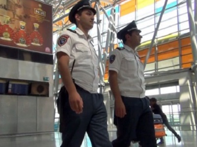«Զվարթնոցի» ոստիկանները երիտասարդի մոտ հայտնաբերել են կոկաին և մարիխուանա