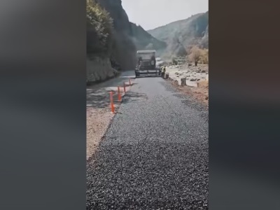 Մ-6 միջպետական ճանապարհի՝ գետի վարարման հետևանքով փլուզված հատվածներում կատարվում է ասֆալտապատում (վիդեո)