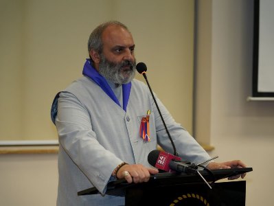 Архиепископ Баграт Галстанян: Когда-то идти на передовую было честью, а сейчас это наказание