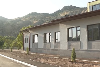 Փաշինյանը փորձեց համոզել, որ գյուղերի դպրոցները փակելով, դրանք չեն փակում, այլ նոր դպրոցներ են կառուցում