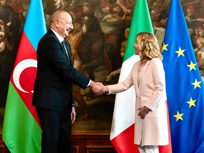 Премьер Италии высказалась за установление прочного мира между Ереваном и Баку