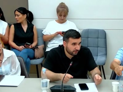 16 տարեկանում ինքնագլոր քշելու համար վարորդական իրավունքի պահանջը չափազանց է, էլի. Ալեքսանյան