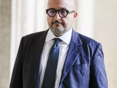 Министр культуры Италии подал в отставку после служебного романа
