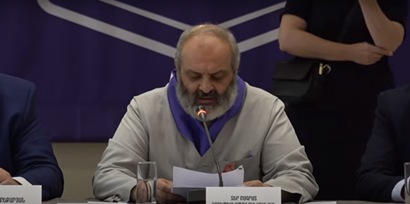 Архиепископ:  Возврат к любому предыдущему этапу, ситуации или руководству должен быть исключен