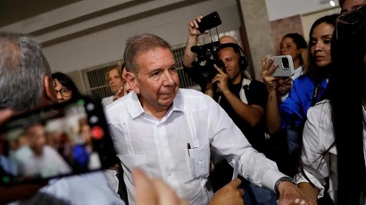 Власти Венесуэлы заявили, что кандидат в президенты от оппозиции покинул страну в поисках убежища в Испании