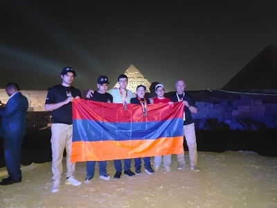 1-ական արծաթե և բրոնզե մեդալ՝ Ինֆորմատիկայի միջազգային 36-րդ օլիմպիադայից