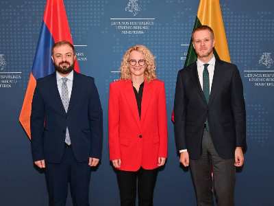 Գնում ենք տնտեսության դիվերսիֆիկացման ճանապարհով. Պապոյանը հանդիպում է ուեցել Լիտվայի ԱԳ և էկոնոմիկայի նախարարների հետ