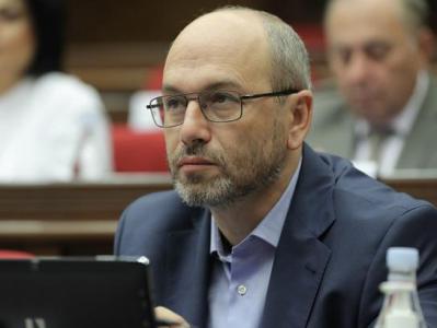 Դպրոցների, մանկապարտեզների աշխատակիցներին պարտադրում են ընդգրկվել կուսակցության մեջ. Գեղամ Նազարյան
