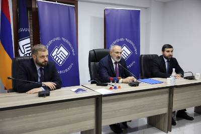«Հրապարակ». Ասել են՝ «Ադրբեջանին պատին ենք դեմ տվել»