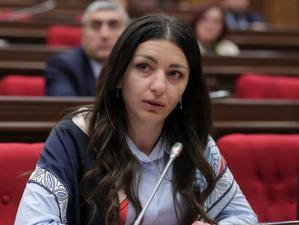 «Նատարիուս, հետո` զագս». Մենք նույն բաննն ենք ասում. Հասմիկ Հակոբյանը՝ Սերգեյ Բագրատյանին