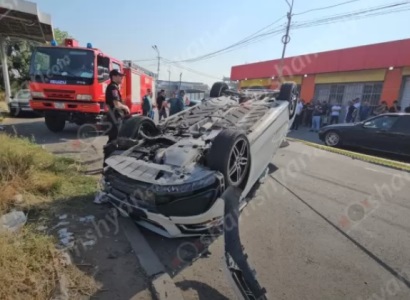 Երևանում բախվել են 2 «Volkswagen Jetta»-ն և «Mercedes»-ը, վերջինս գլխիվայր շրջվել է