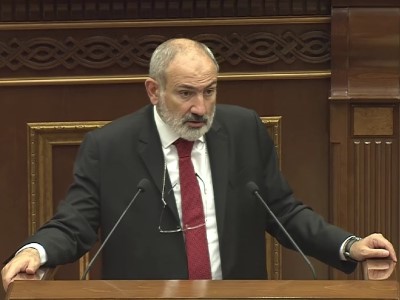 Пашинян: Баку хочет, чтобы в нашей Конституции были территориальные претензии к Азербайджану?
