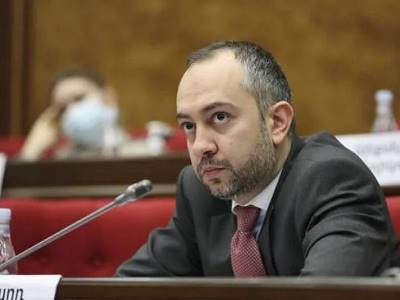 Կարծիք է ձևավորվել, թե քաղաքացուց 1,5 տարի է պահանջվում քաղաքապետարանում գործընթաց իրականացնելու համար. Աղաջանյան