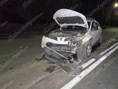 Երևանում բախվել են «Toyota Raf 4»-ն ու «Mercedes»-ը. shamshyan.com