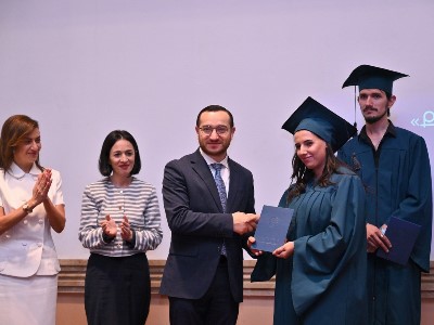 ԲՏԱ նախարարը մասնակցել է «Քվանտային և մեզոսկոպիկ ֆիզիկայի» մագիստրոսական ծրագրի շրջանավարտների դիպլոմների հանձնմանը