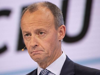 Кандидат на пост канцлера ФРГ от оппозиции отложил свой визит в Турцию: он должен был встретиться с Эрдоганом — СМИ