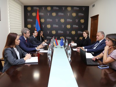 Armenia justice minister, EU envoy discuss visa liberalization