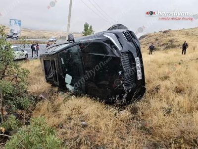 «BMW X5»-ը «Չայնիի ոլորանների» սկզբնամասում դուրս է եկել հանդիպակաց գոտի, բախվել ծառերին, քարերին և կողաշրջվել