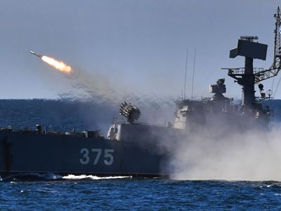 Россия и Китай начали военно-морские учения в Японском море