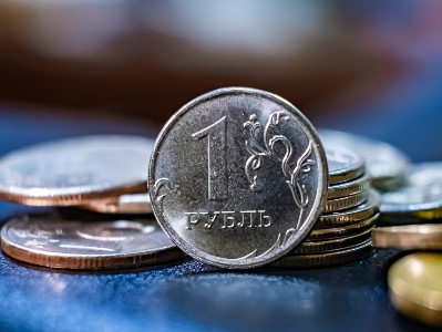 В России продлили ограничения на денежные переводы за границу