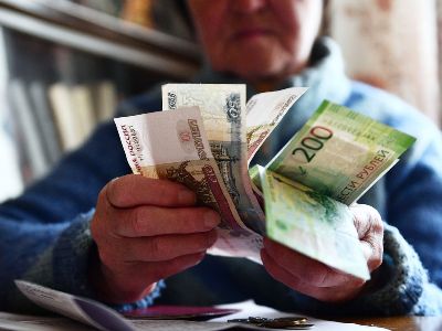 CommsPsy: Пожилые люди чаще идут на необдуманные траты, выяснили ученые