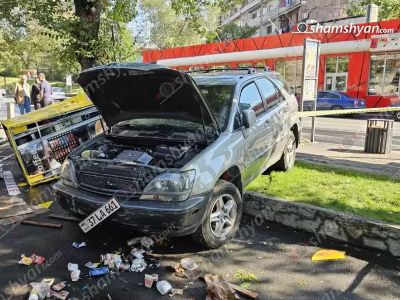 Երևանում 20-ամյա վարորդը «Lexus»-ով կանգառում վրաերթի է ենթարկել 3 հետիոտնի, կոտրել սրճեփ ապարատն ու հայտնվել գազոնում